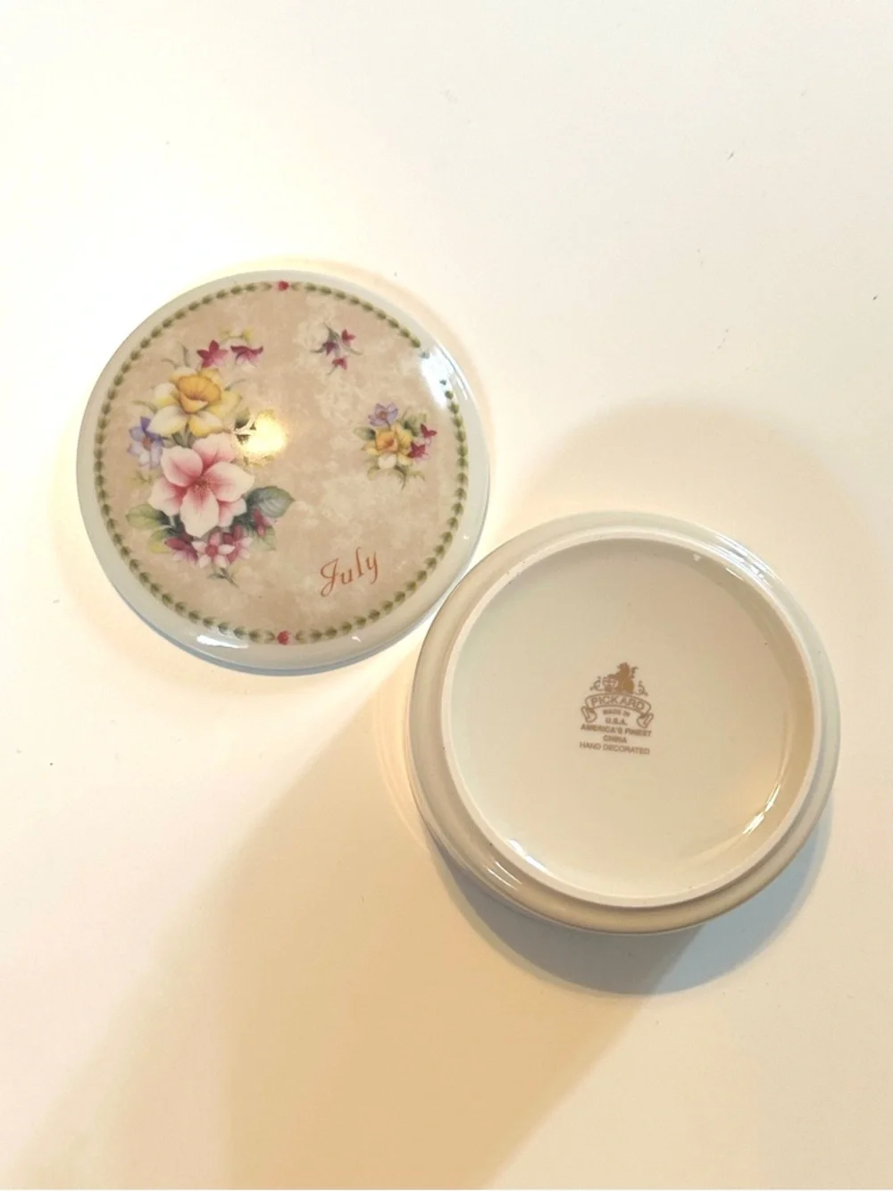 💐 July Porcelain Trinket Box in Cream with Floral Motif USA PICKARD Vintage